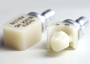 臼歯咬合に耐えうる機械的特性